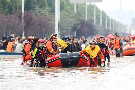 Diggers Rescue Chinese Amid Flooding Taipei Times