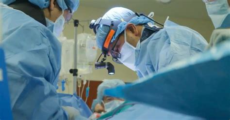 Surgeons Successfully Perform Double Lung Transplant On Dying Covid 19
