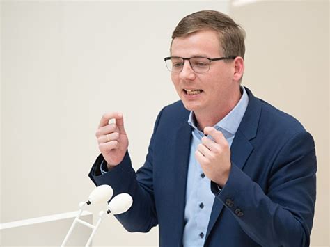 August, hatte angekündigt, eine maskenpflicht für demonstrationen zu befürworten. Opposition im Landtag für Maskenpflicht an belebten Orten ...