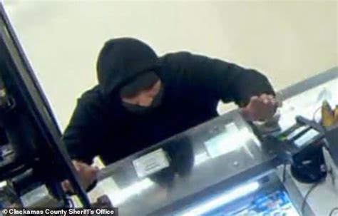 Hatchet Wielding Robber Flees Oregon Store After Cashier He Tried To Steal From Pulls Out A