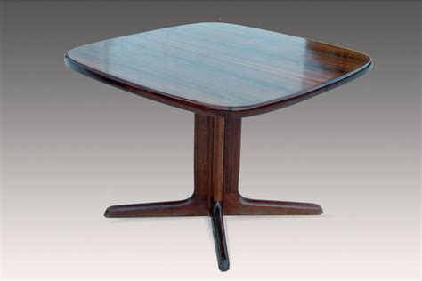Table basse en palissandre massif à la main en. Grande table ovale de Niels Otto Moller en palissandre (1960)