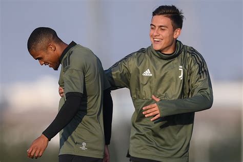 Nathalia felix started to date douglas costa in 2019. Douglas Costa: 'Dybala an important friend' | Calciatori ...