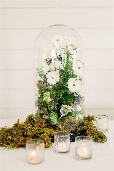 Mayesh Design Star Flowers In A Cloche In 2021 Floral Arrangements
