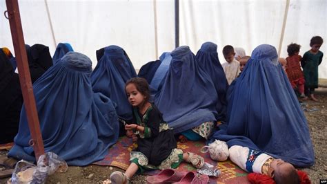 over 400 000 afghans returned home from iran pakistan says migration organisation