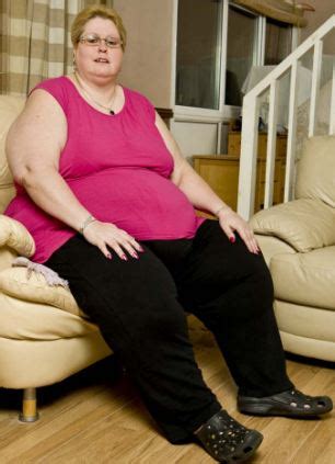Jobless Mother Sara Agintas Who Weighs Stone Demands Nhs Weight Loss Operation Daily Mail