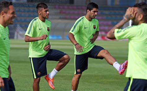 Barcelona boss ronald koeman said the club will do everything they can to convince lionel messi to stay. FC Barcelona trains with full squad
