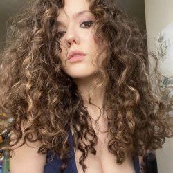 Laura Earnesty Busty Curly Hair Girl Nudes Porn EroMe