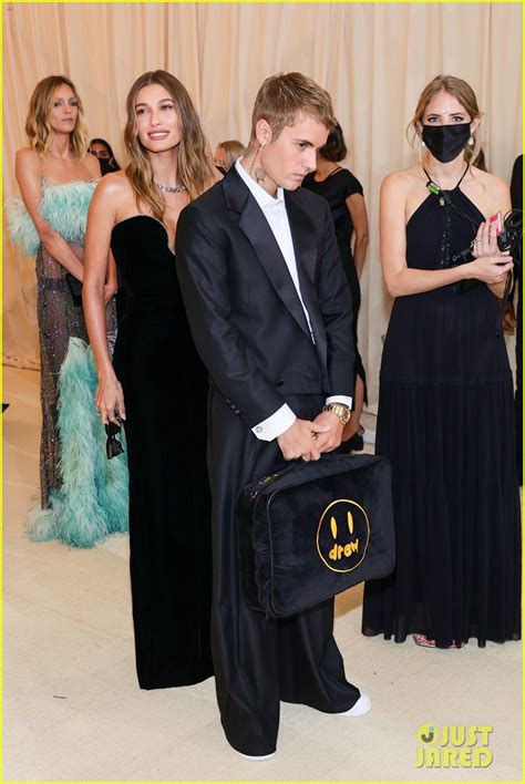 Justin Bieber Returns To Met Gala For First Time In 2015 With Hailey