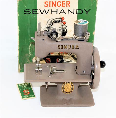 1950s Singer Sewhandy Beige Crinkle Finish Model No 20 Childs Sewing
