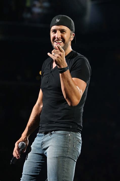 Luke Bryan Drops Official Concert Dates For Raised Up Right Tour Photo