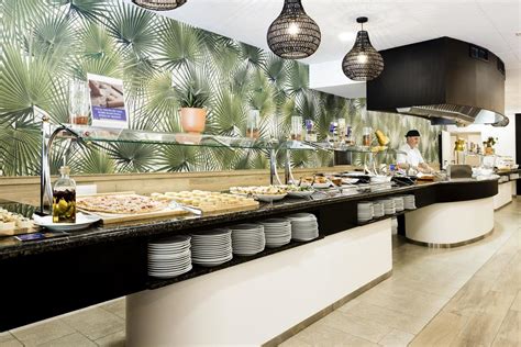 The hotel augusta club is a 3 star hotel so bear that in mind when booking with regards to what you pay as tui and the hotel consider it to be 4 star which it most certainly is not. Hotel Acapulco en Lloret de Mar - Visita Costa Brava