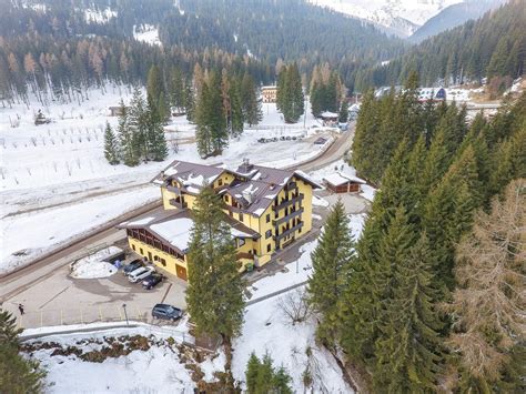 Useful amenities at san marino beach residences are airport transfer service, housekeeping and grocery delivery service. GH Hotel Fratazza in San Martino di Castrozza, Italy ...