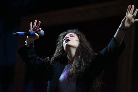 Svojrázna Speváčka Lorde Má Strach Tento Muž Ma Prenasleduje Galéria Topky Sk