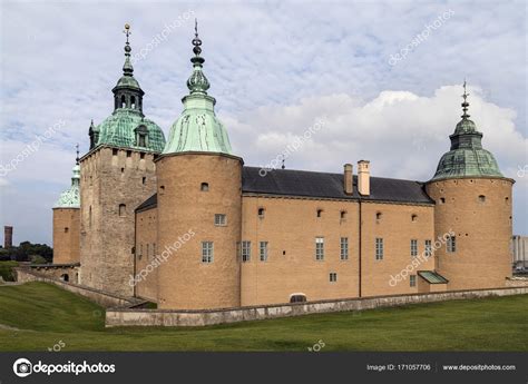 Ecg serisi akülü forkliftler sağlamlık ve kullanım kolaylığı bakımından segmentinde liderdir…. Kalmar Castle - Smaland - Suécia — Stock Photo © Steve ...