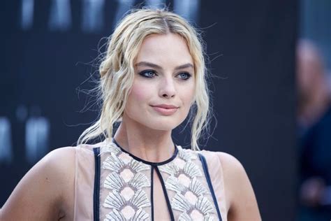 Margot Robbie Dishes On Her Awkward First Sex Scene In The Wolf Of Wall Street Huffpost