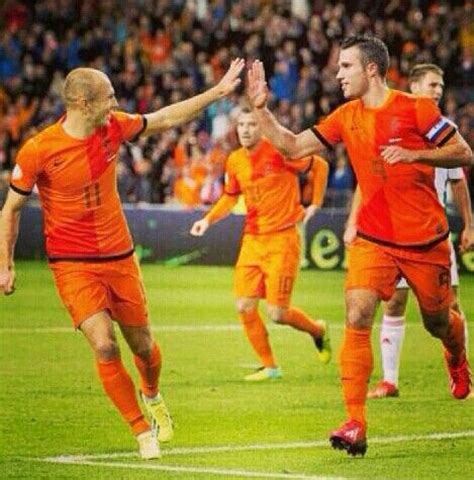 De logo's van nike, de. Het Nederlands elftal heeft super gespeeld tegen Spanje. Gewonnen met 5-1. 13-06-2014. (met ...