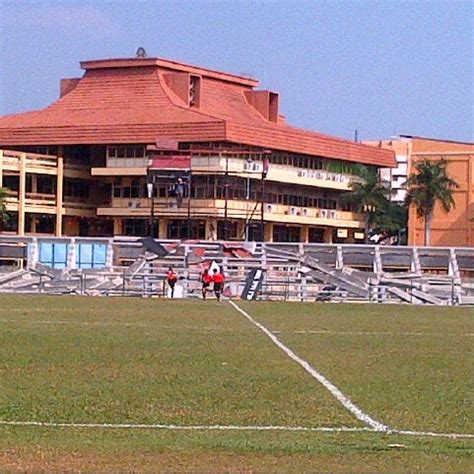 Fortress stadium ) și în 1 iunie 2005, conducerea stadionului hang tuah a fost transferată la perbadanan stadium melaka (în engleză: Stadium Hang Tuah - Stadium