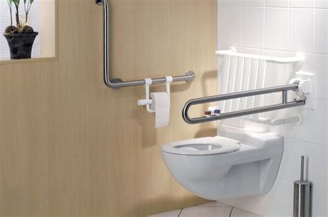 Il punto di riferimento normativo per la progettazione di bagno e antibagno in un locale commerciale è il decreto ministeriale n°190 del 5 luglio 1975, che disciplina le dimensioni minime dell'antibagno e i requisiti di ventilazione e ricambio dell'aria, illuminazione, isolamento e riscaldamento. Porta Scorrevole Bagno Disabili - The Homey Design