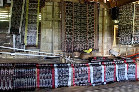 Sirang Lente Travel And Hike Lang Dulay A Filipino Weaver From Lake Sebu