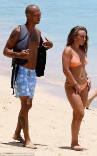 Chloe Green Cosies Up To Jeremy Meeks In Barbados Daily Mail Online