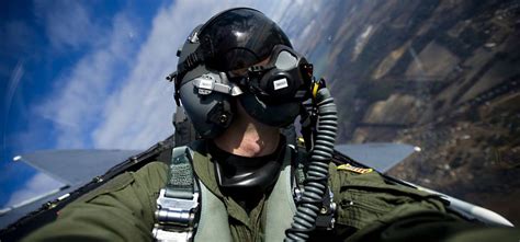 Why Do Fighter Pilots Wear Masks But Airline Pilots Dont Pilot Teacher