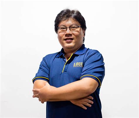 Vườn mưa được thiết kế đặc biệt để thấm nước mưa một cách tự nhiên, giảm lượng nước chảy xuống hệ thống thoát nước và từ đó giảm ô nhiễm do nước mưa. Phó tổng giám đốc, trưởng bộ phận thiết kế công ty LOUIS ...