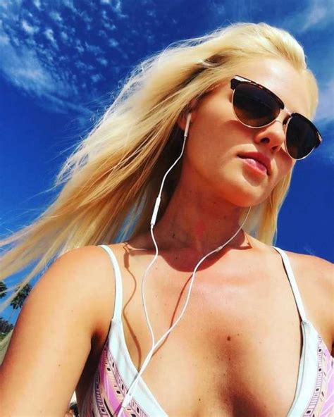 45 Tomi Lahren Nude Pictures Uncover Her Attractive Physique