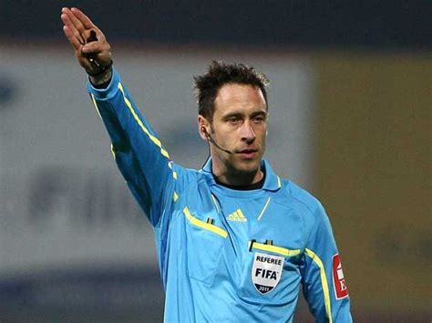 Artur manuel ribeiro soares dias est un arbitre portugais de football né le 14 juillet 1979 à vila nova de gaia (portugal). Arbitragem em Portugal: Artur Soares Dias na final da UEFA ...