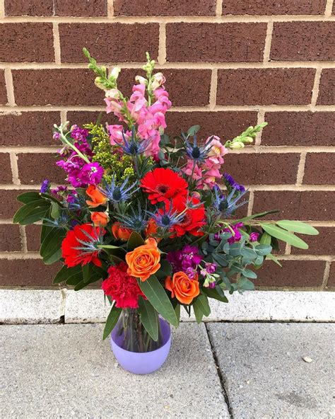 Vibrant colors in this 'banded' vase are so much fun! #funflowers #fun #vibrant #springflowers # ...