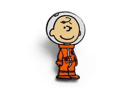Peanuts - Astronaut Charlie Brown Pin in 2020 | Charlie brown, Charlie ...