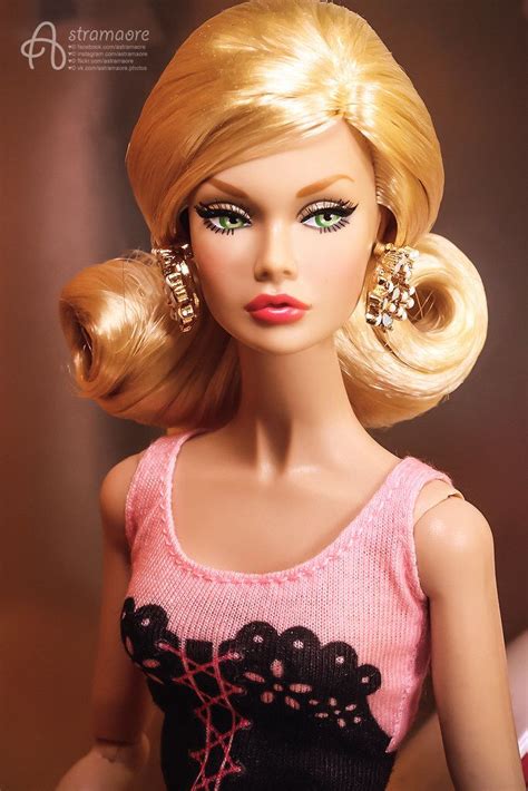 Beautiful Barbie Doll With Blonde Hair And Green Eyes