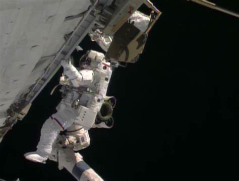 Christmas Eve Spacewalk Nasa Astronauts To Tackle Space Station