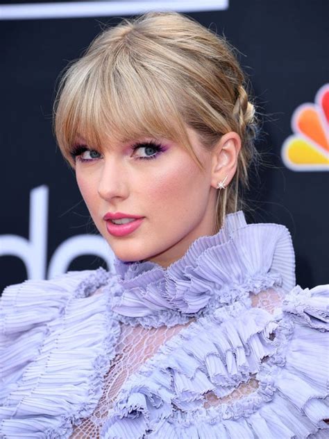 Get Taylor Swifts Perfect Skin With These 8 Moisturizers Photo 1