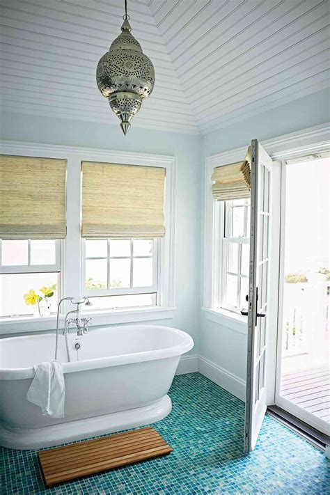 15 Beautiful Beach House Bathrooms