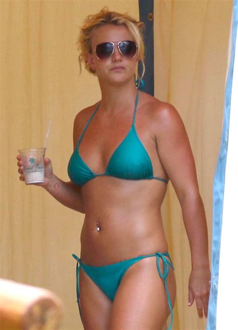 she went with a green bikini during her august 2010 vacation in maui britney spears bikini