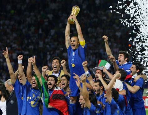 3 mesi di lavoro intensi per creare un film che ci faccia rivivere i momenti più belli della nostra generazione calcistica. Ecco che fine hanno fatto i campioni del Mondo dell'Italia ...