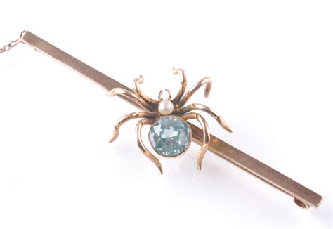 An Early 20th Century 9ct Gold Art Nouveau Spider Bar Brooch Having