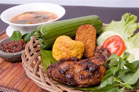 culture of indonesian: indonesian traditional food pictures