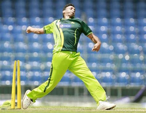 Top 10 Best Fastest Bowlers In The World Ever Sportsgeeks