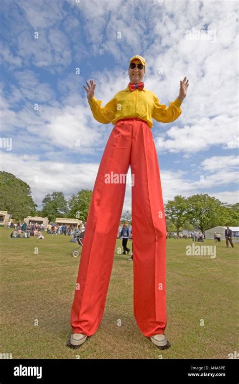 Clown Stilts High Tall Park Hi Res Stock Photography And Images Alamy