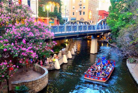 Everyone Needs To Visit The San Antonio River Walk In 2017