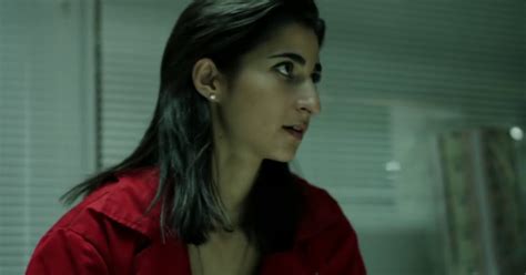Denver recurre a la ayuda de un aliado de incógnito mientras nairobi intenta motivar a su banda y la situación se. La Casa de Papel: atriz diz que fãs de Nairóbi vão sofrer ...