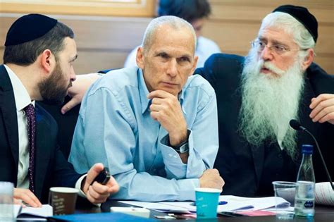בלעדי לכלכליסט | פייסבוק השיבה את חשבונות הווטסאפ של פעילי הימין שנחסמו לפני חודשיים. כל רגע - הח"כ מ'העבודה' השווה את הערבים ליהדות התורה