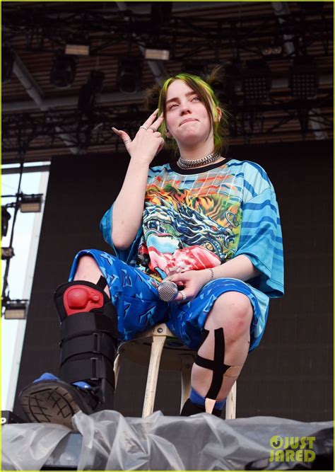 Billie Eilish Powers Through Performance After Injuring Her Leg At