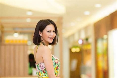 Vicky zainal produced by lebel 8 studio warta kota masa depan vicky zainal buyar setelah 10 tahun menikah lama tak muncul di. 10 Gaya Vicky, Kakak Bunga Zainal yang Hits dan Sosialita Abis