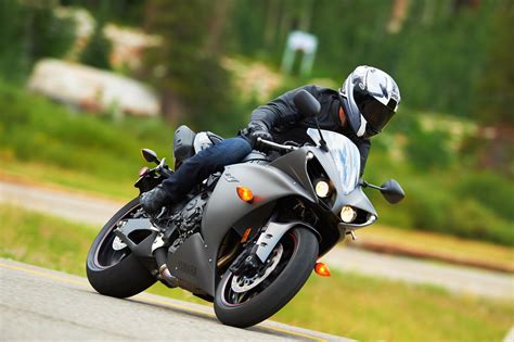 The first riding reports spoke of an incredible blend of tiny a variant of the yamaha deltabox aluminium frame, called deltabox ii, is extremely short and stiff, and uses the engine as a stressed component to add. YAMAHA YZF-R1 specs - 2012, 2013, 2014, 2015, 2016, 2017 ...