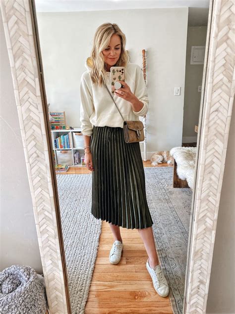 Pleated Skirt With Sneakers How To Style A Pleated Skirt Pleated Skirt And Sweater Black