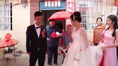 广西钦州农村小伙娶媳妇，在接亲的路上，配上好听的音乐广西钦州新浪新闻