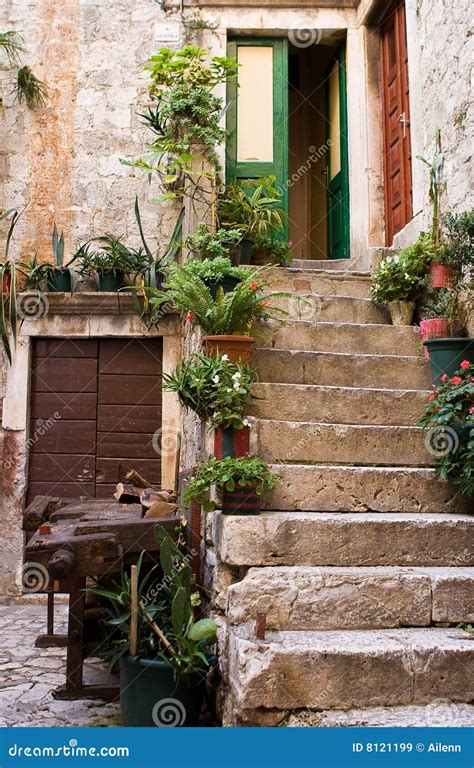 Old Courtyard Stock Image Image Of Entrance History 8121199
