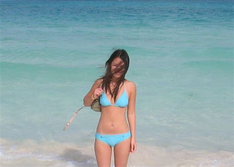 NUDE ASIAN GILR Filipina Topless At Beach Resort